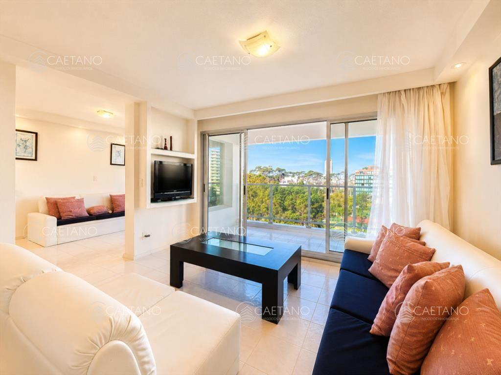 Venta apartamento 3 dormitorios mas servicio, -