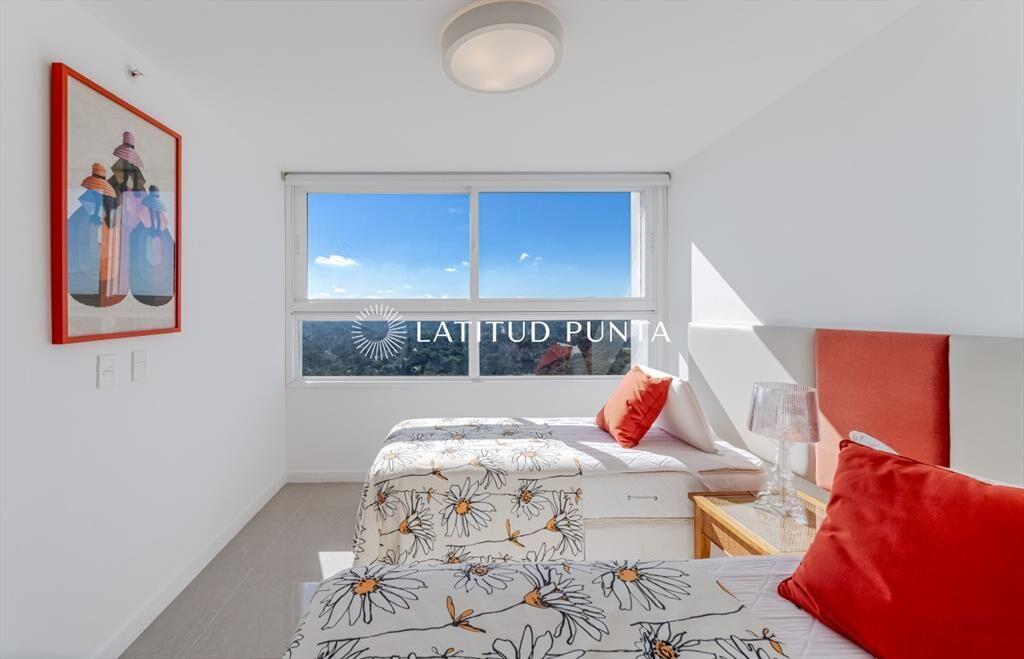 Piso alto en One, 3 suites más dependencia