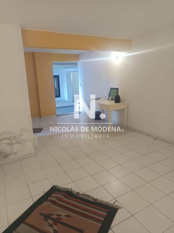 En venta local en Av Italia en Edificio