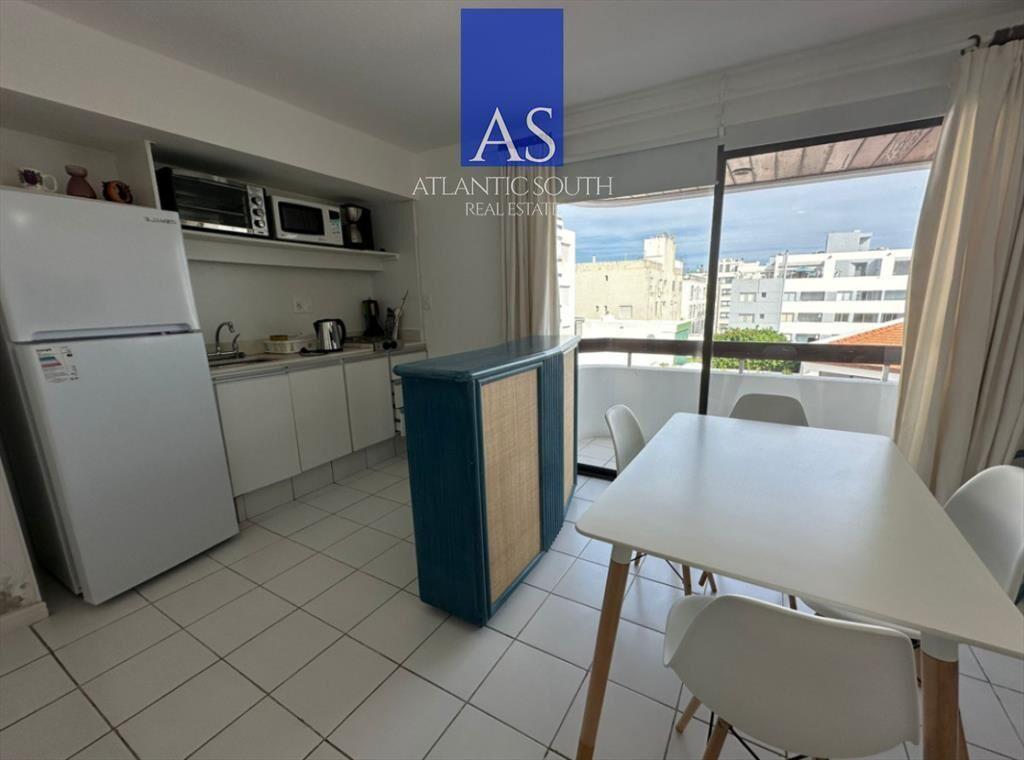 Apartamento de 1 dormitorio con vista al mar en