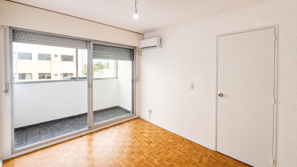Vende apartamento Pocitos 3 dorm 2baños y balcones