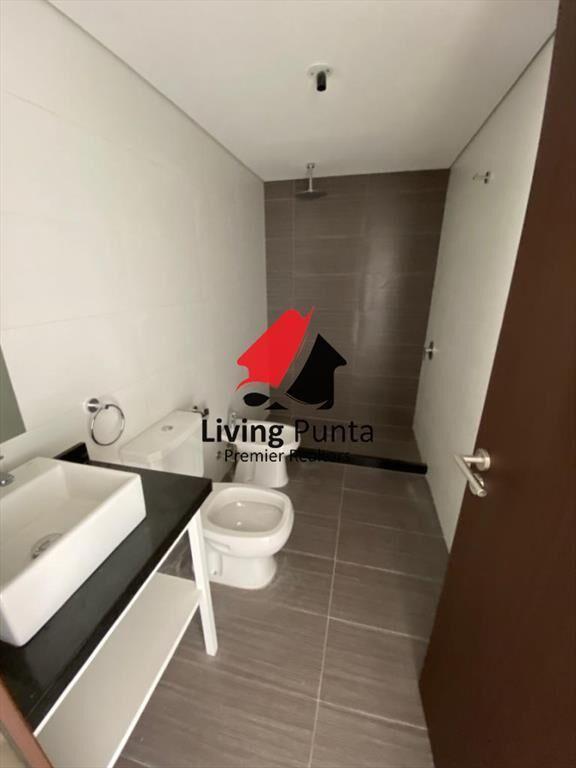 En venta a una cuadra de la playa, se vende con