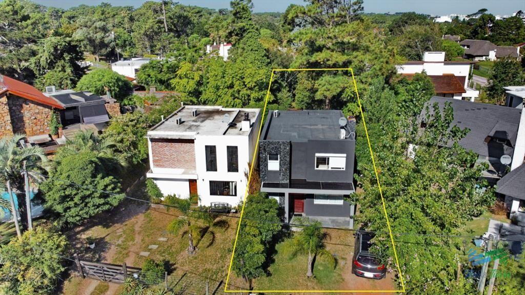 Venta y alquiler anual de casa en Pinares a 200 -