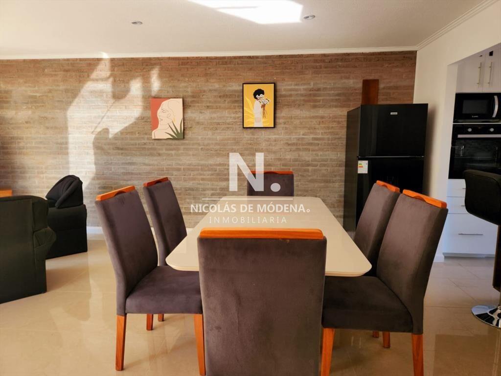 Vende Casa de 3 Dormitorios en Parque Burnett,