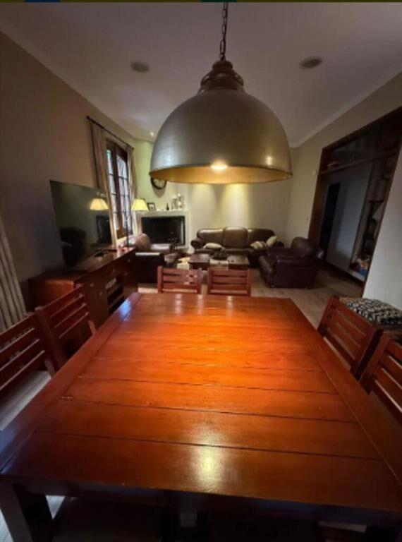 Casa en venta, cuatro dormitorios, garaje.