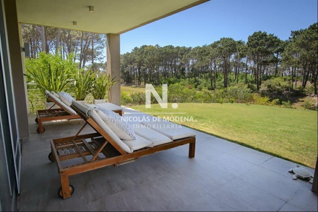 Vende casa en Rincon del Indio en Punta del Este de 5 dormi