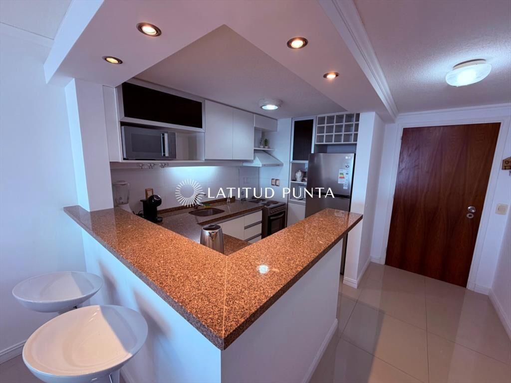 Apartamento en venta frente al mar, parada 19