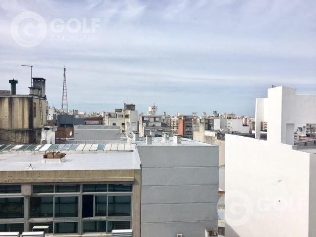 Venta de monoambiente con amplia terraza con renta en Cordó