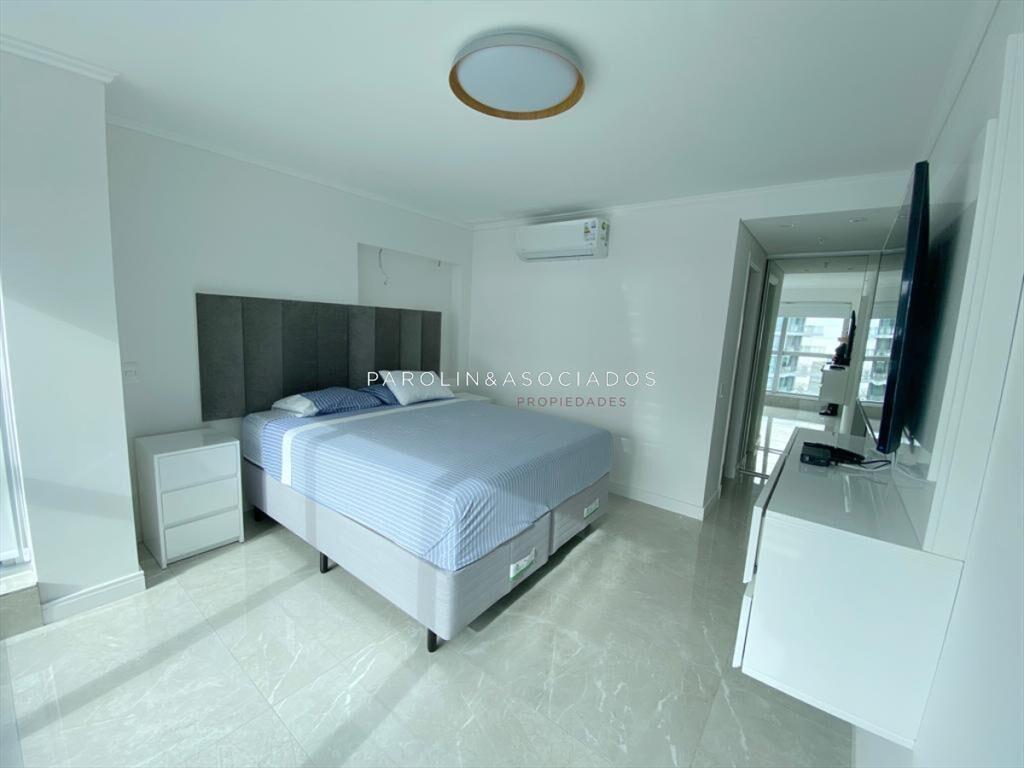 Apartamento de 3 dormitorios en venta en Miami