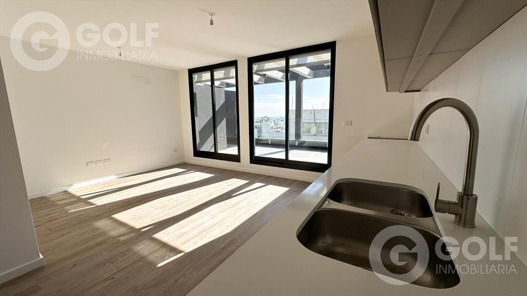 Venta de apartamento de 1 dormitorio con amplia terraza en
