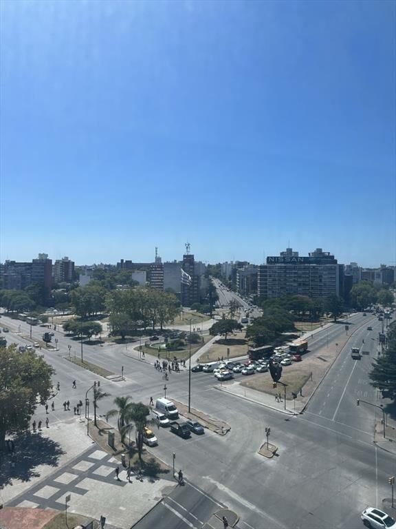 VENTA APARTAMENTO EN TRES CRUCES CON RENTA - 2 DORMITORIOS