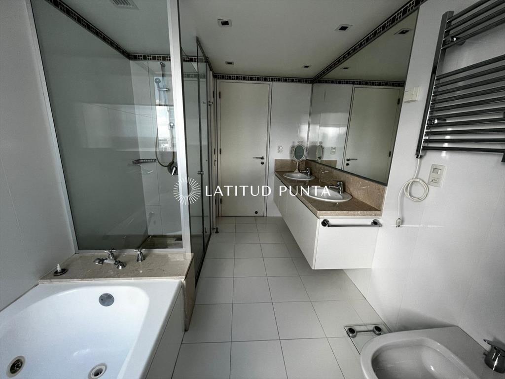 Apartamento en Le Parc, piso alto, 3 suites más