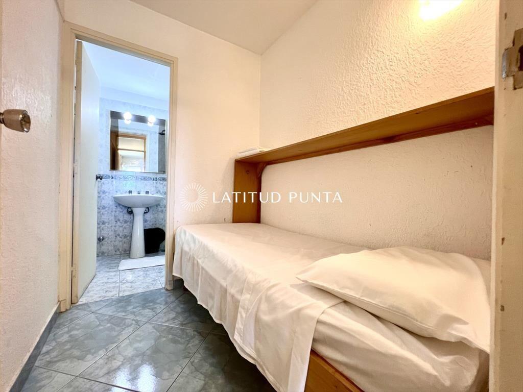 Apartamento 2 dormitorios mas dependencia. Mansa