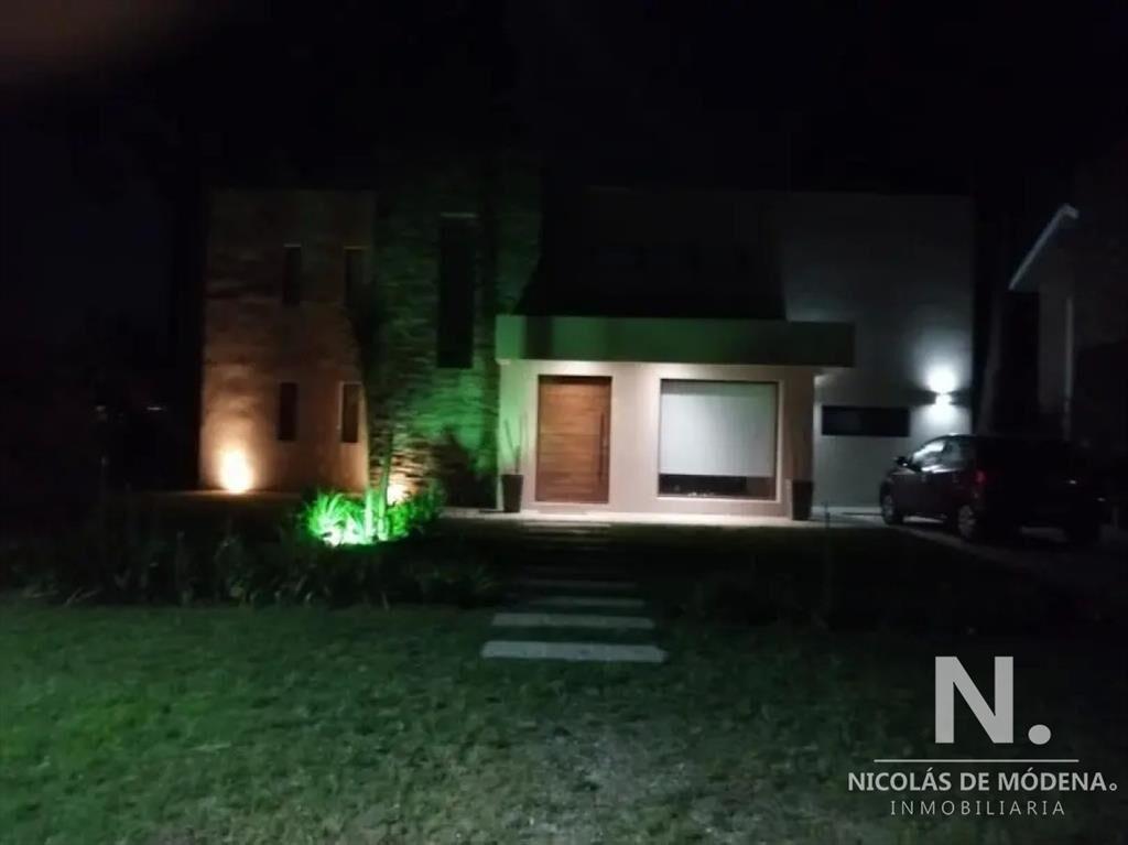 Casa moderna en La Residence