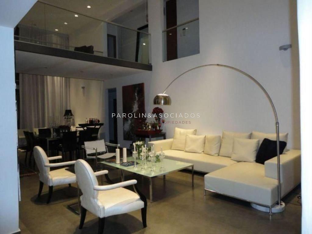 CASA DE 5 DORMITORIOS EN MANSA, PUNTA DEL ESTE
