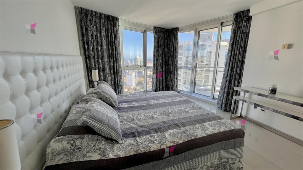 VENTA DE APARTAMENTO DE 3 DORMITORIOS Y SERVICIO