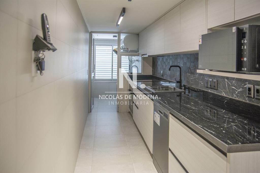 Vende apartamento de 2 dormitorios y medio en del