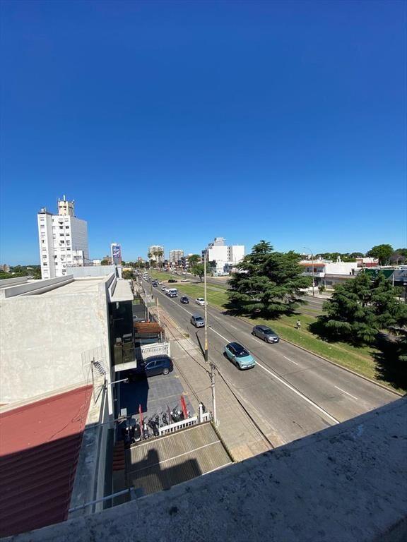 Venta apartamento 1 dormitorio alquilado. Malvín sobre Av.