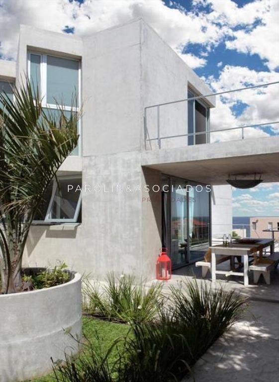 Hermosa casa en venta de 4 dormitorios en Punta