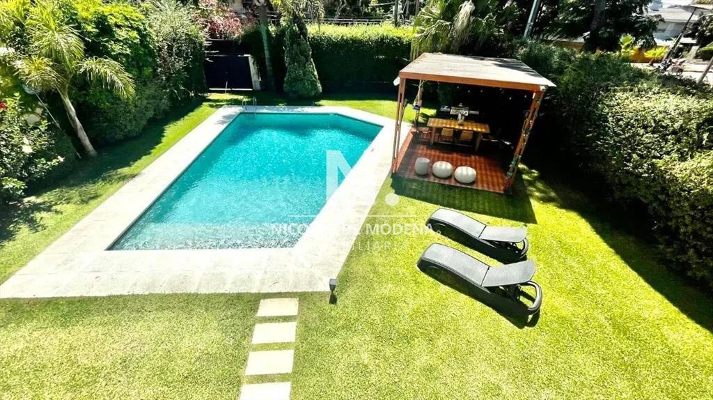 Exclusiva propiedad en VENTA en Carrasco Sur de 5