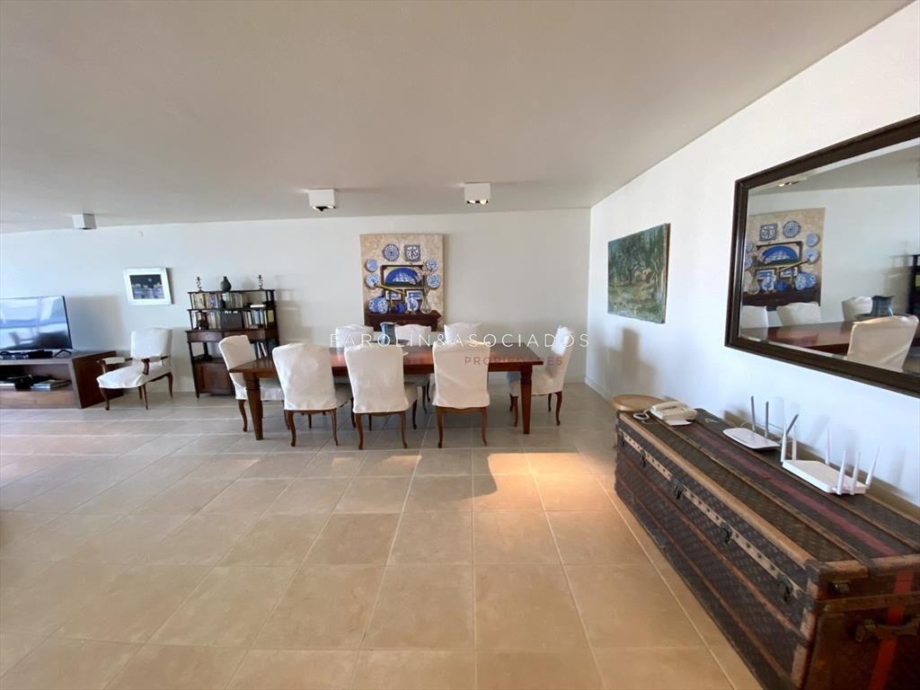 Apartamento en venta de 3 dormitorios en edificio