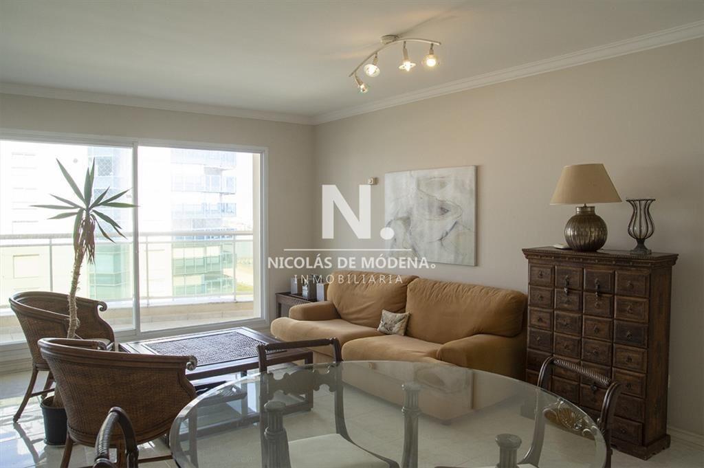 Departamento de 3 dormitorios en venta frente a Playa Mansa