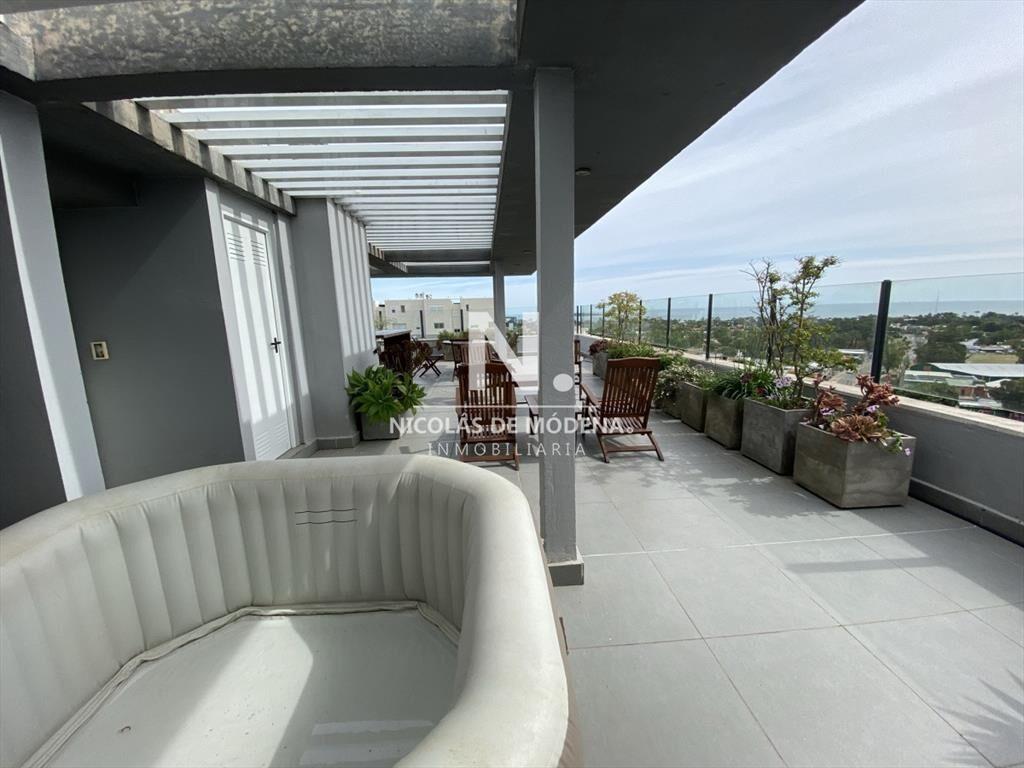 Vende apartamento PentHouse de 3 dormitorios en