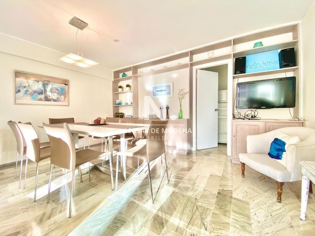 Apartamento de tres dormitorios en venta, Punta del Este