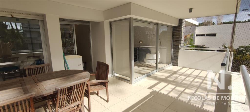 Oportunidad de compra. Vende apartamento de 3 dormitorios e