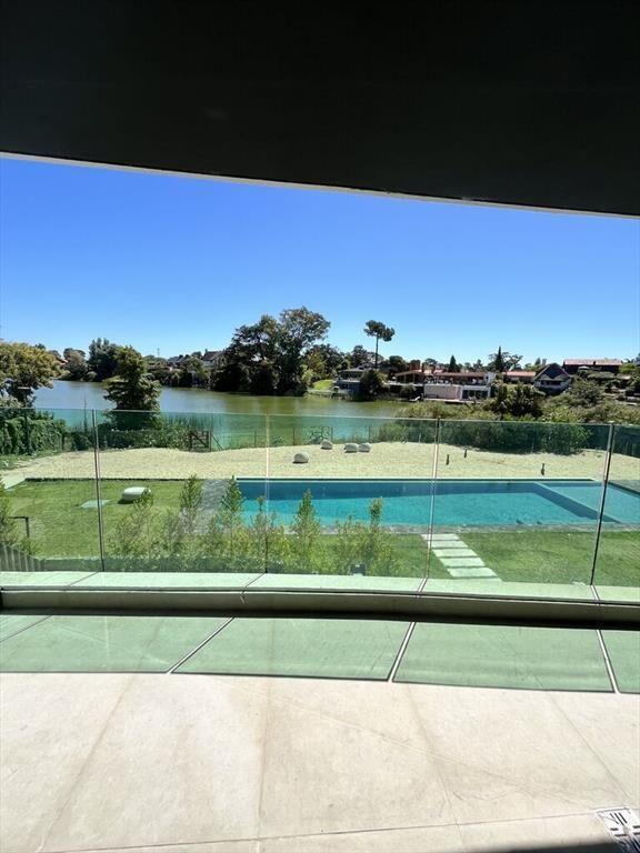 Apartamento Dúplex con Jardín Exclusivo. Divino, a estrenar