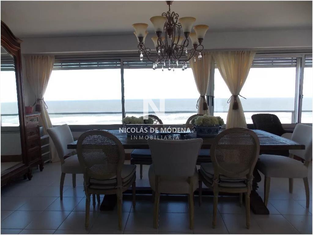 Departamento frente a Playa Brava de 3 dorm + en