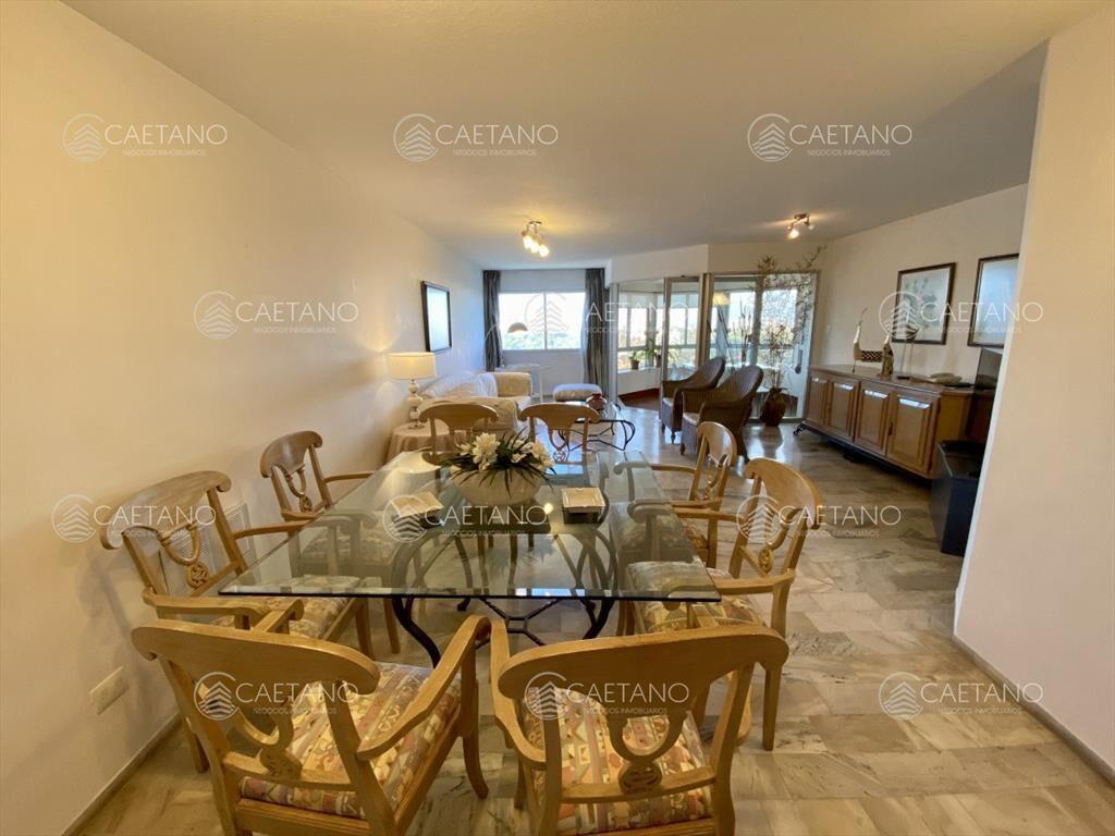 Venta apartamento 3 dormitorios más dependencia