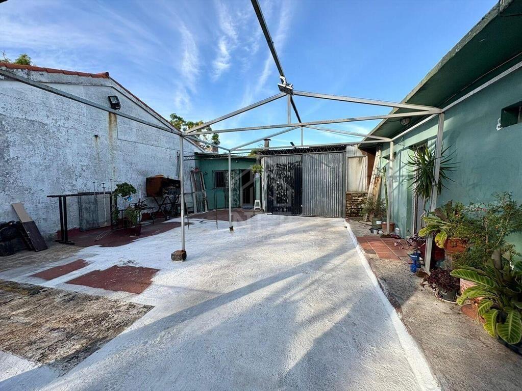 Venta apatamento y galpón, Cerro.