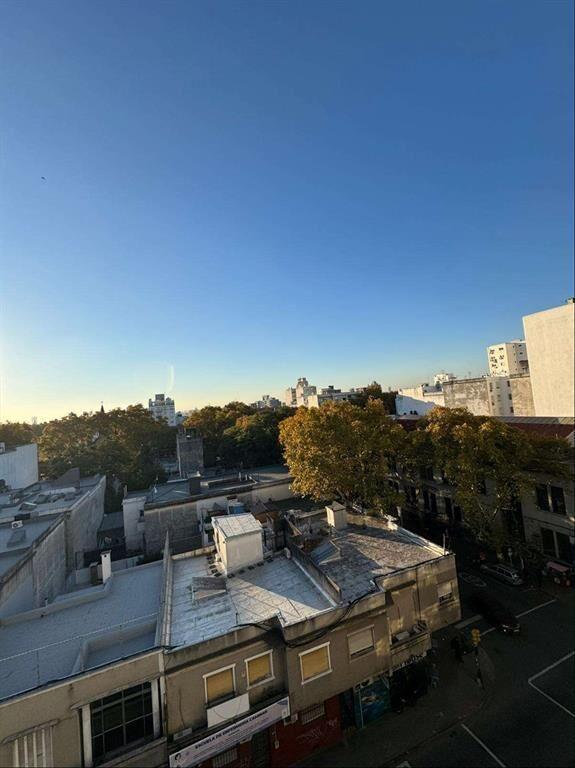 MONOAMBIENTE AL FRENTE CON EXCELENTE LUZ