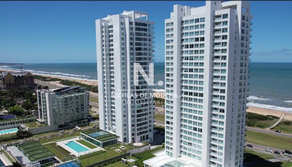 Vende departamento de 3 dormitorios en Punta del