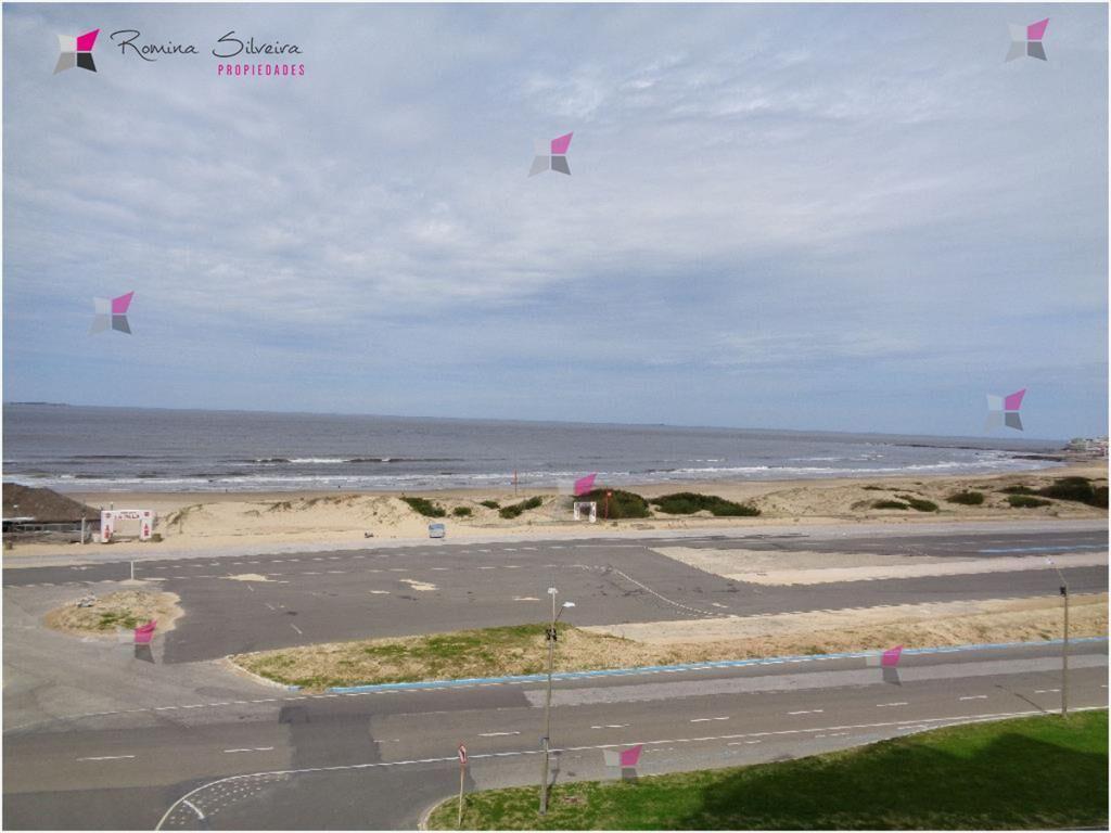 FRENTE AL MAR CON BUENOS SERVICIOS