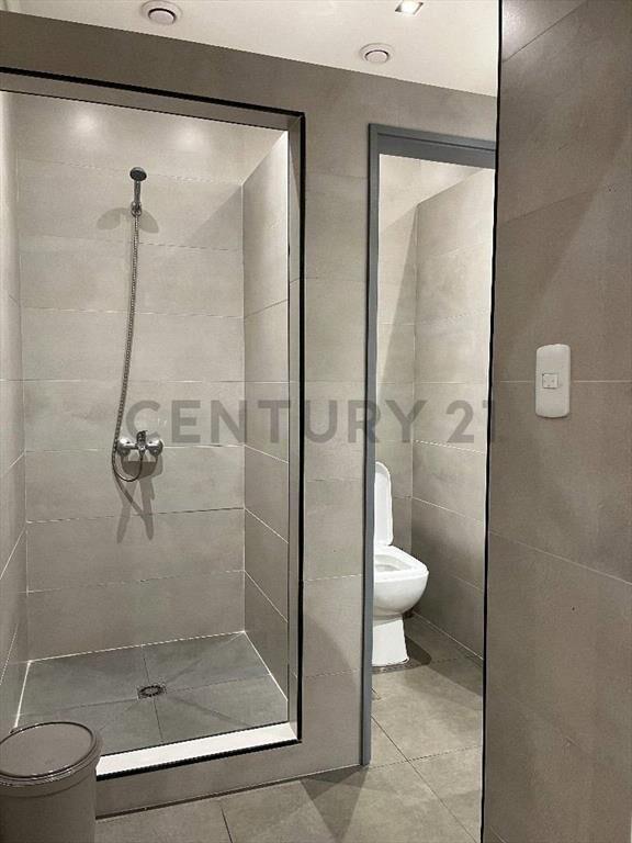 Excepcional Local comercial! 430m2 a estrenar Entrada par...