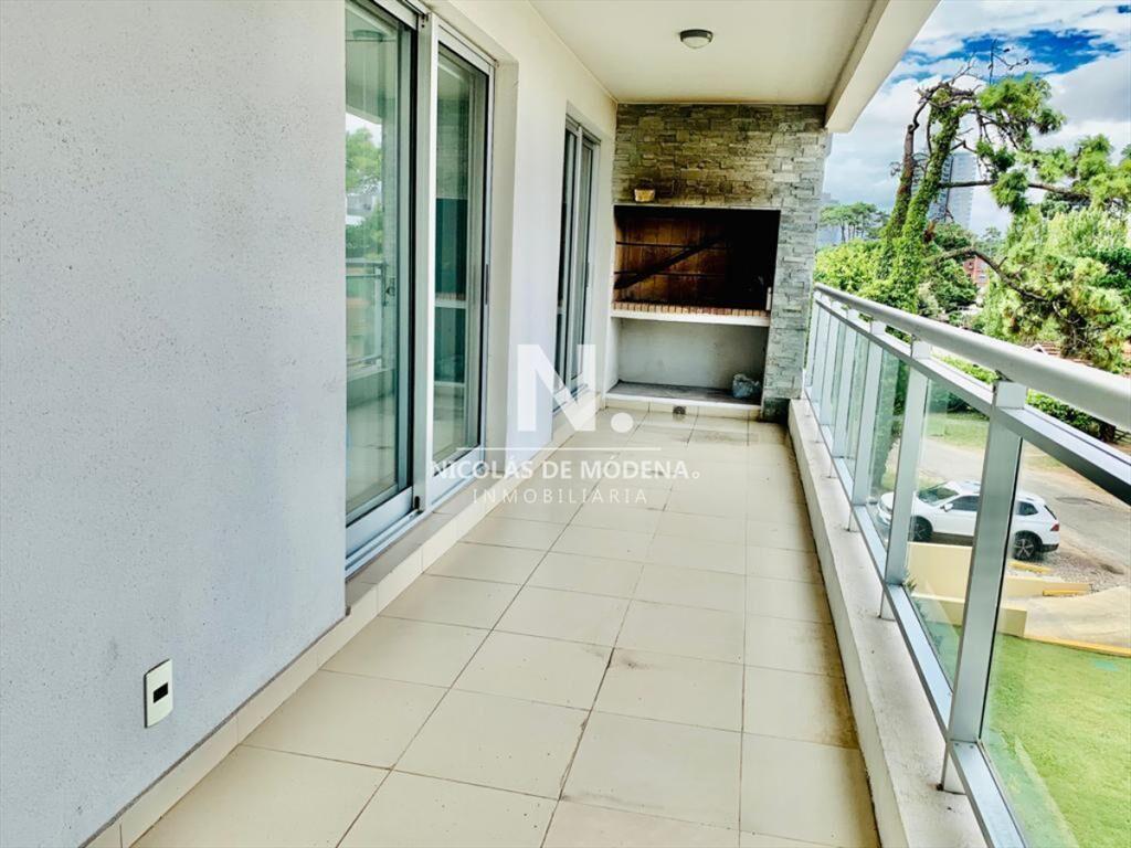 apartamento en zona de Aidy Grill, con parrillero propio