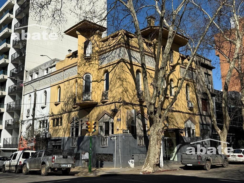 Venta propiedad corporativa - 423m2 sobre Av. Rivera próxim