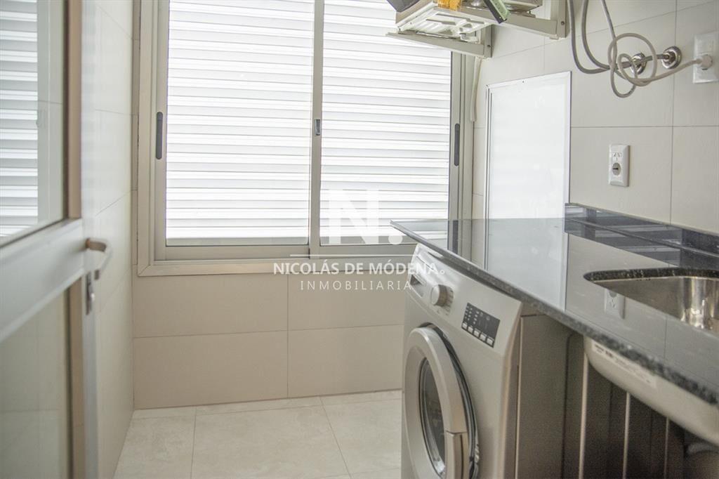 Vende apartamento de 2 dormitorios y medio en del