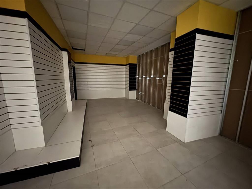 Alquiler - Local Comercial en Unión 200 m2 sobre Av. 8 de Oc