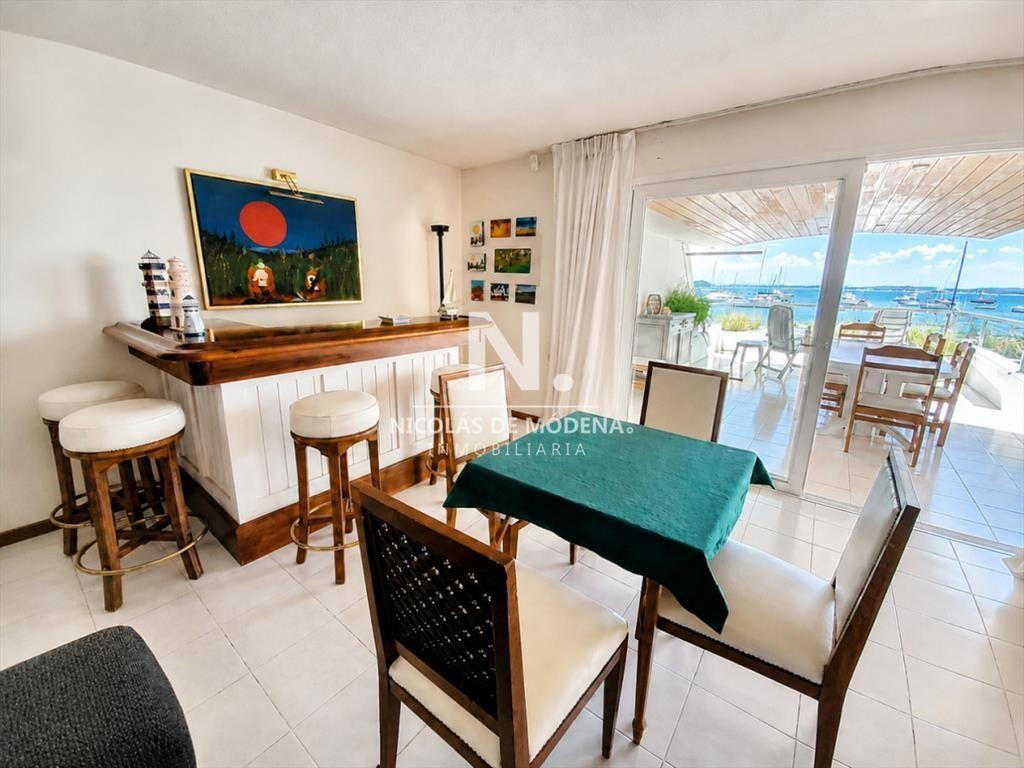 Vende apartamento en el Puerto, totalmente frente
