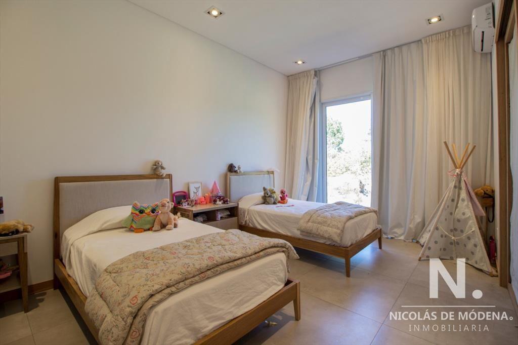 Moderna Casa de Cuatro dormitorios en Venta en JosÃ© Ignaci