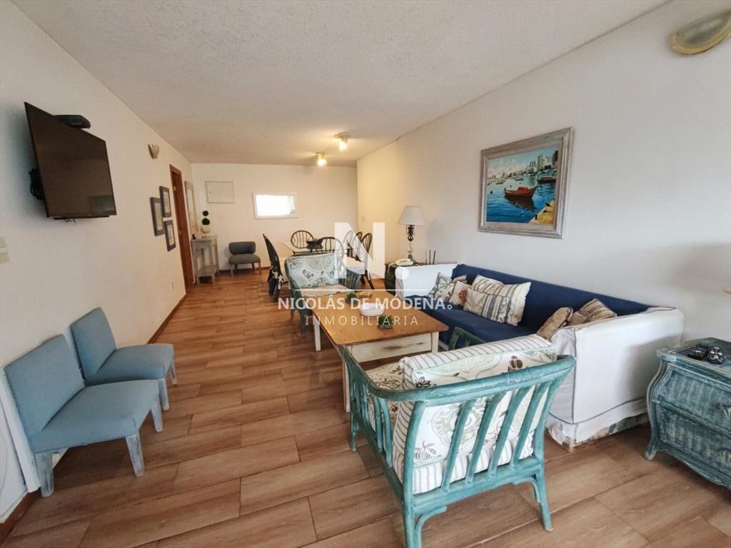 Apartamento en venta 2 dormitorios y servicio en