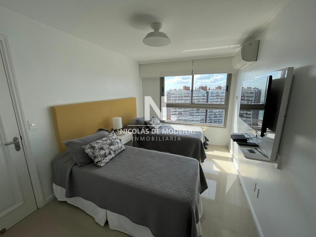 Apartamento de 3 dormitorios en Torre Imperiale -