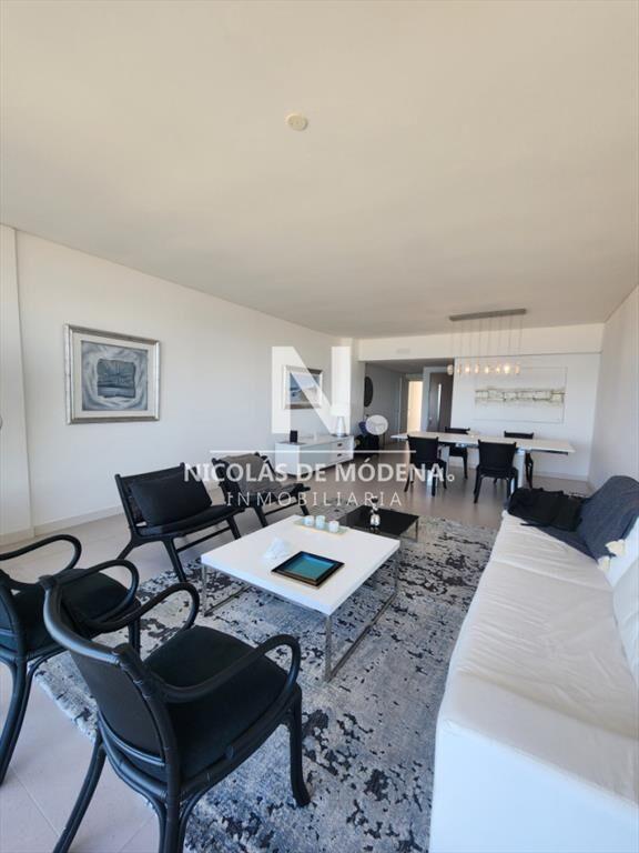 Vende apartamento de 3 dormitorios en suite, con vista al m