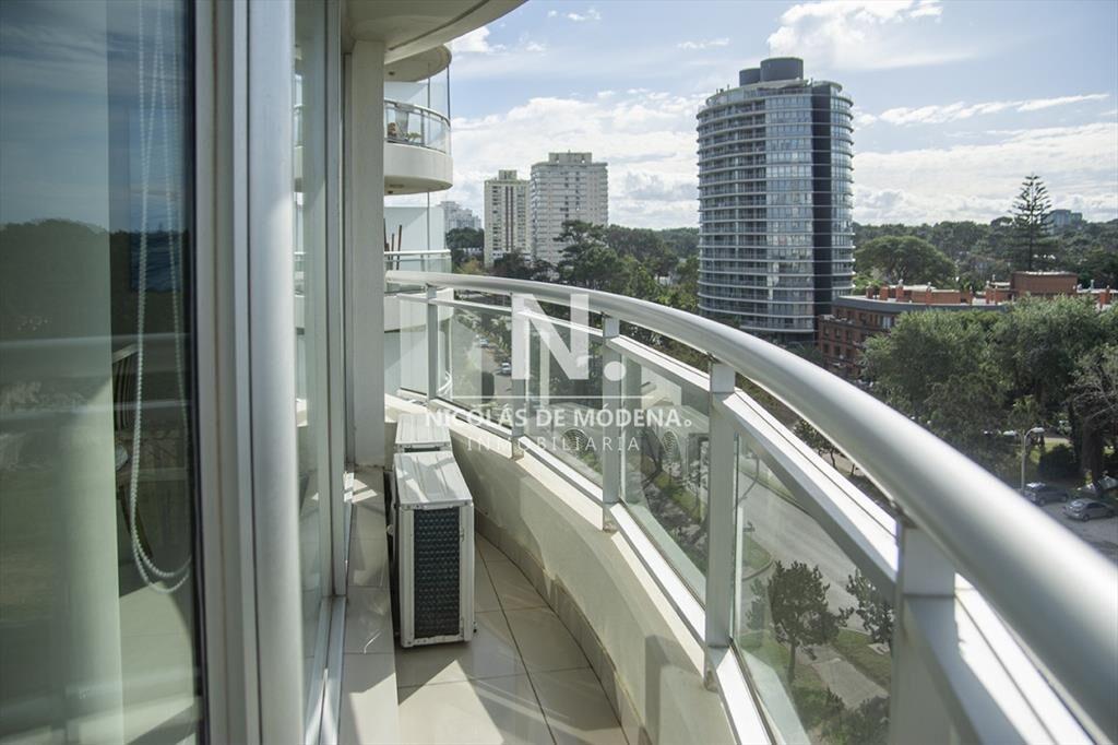 Apartamento de 3 dormitorios en Ocean Drive a metros de Pl