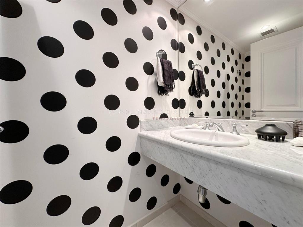 Apartamento de 3 dormitorios en suite en edificio
