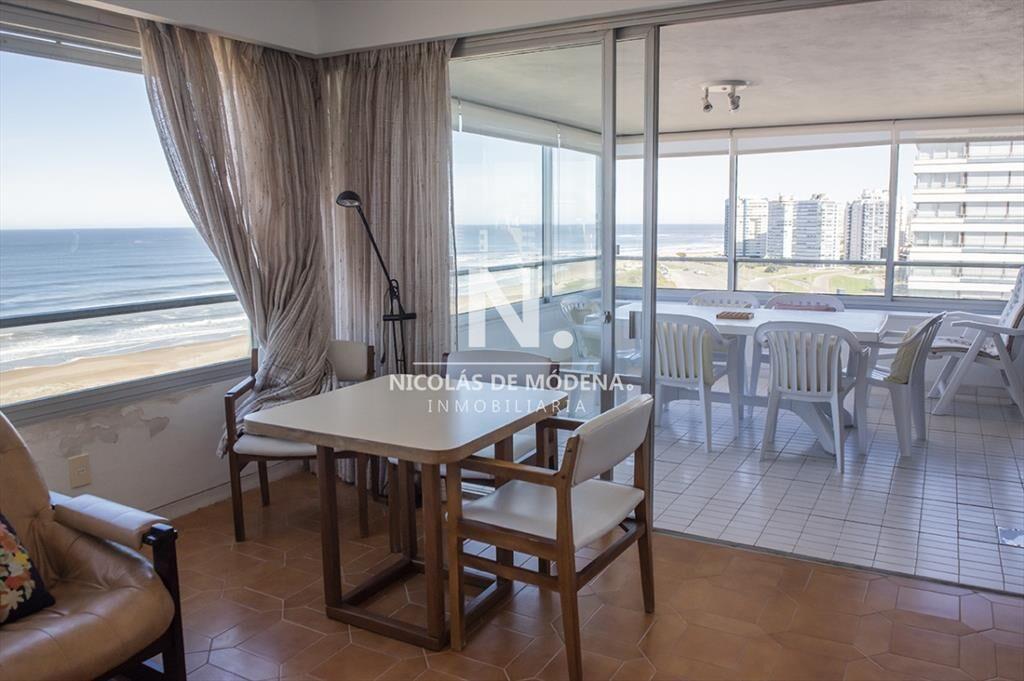 Vende apartamento de 3 dormitorios en Tiburon ,