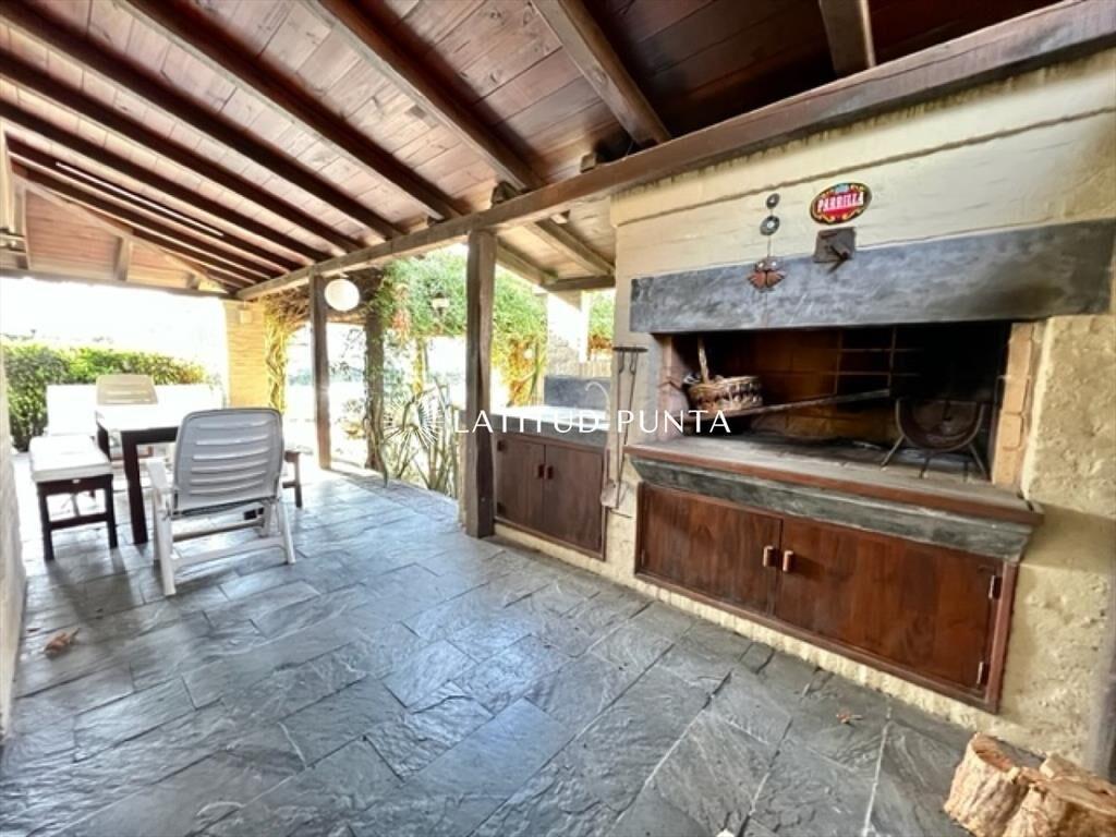 Casa en barrio privado Parque Pinares, 2